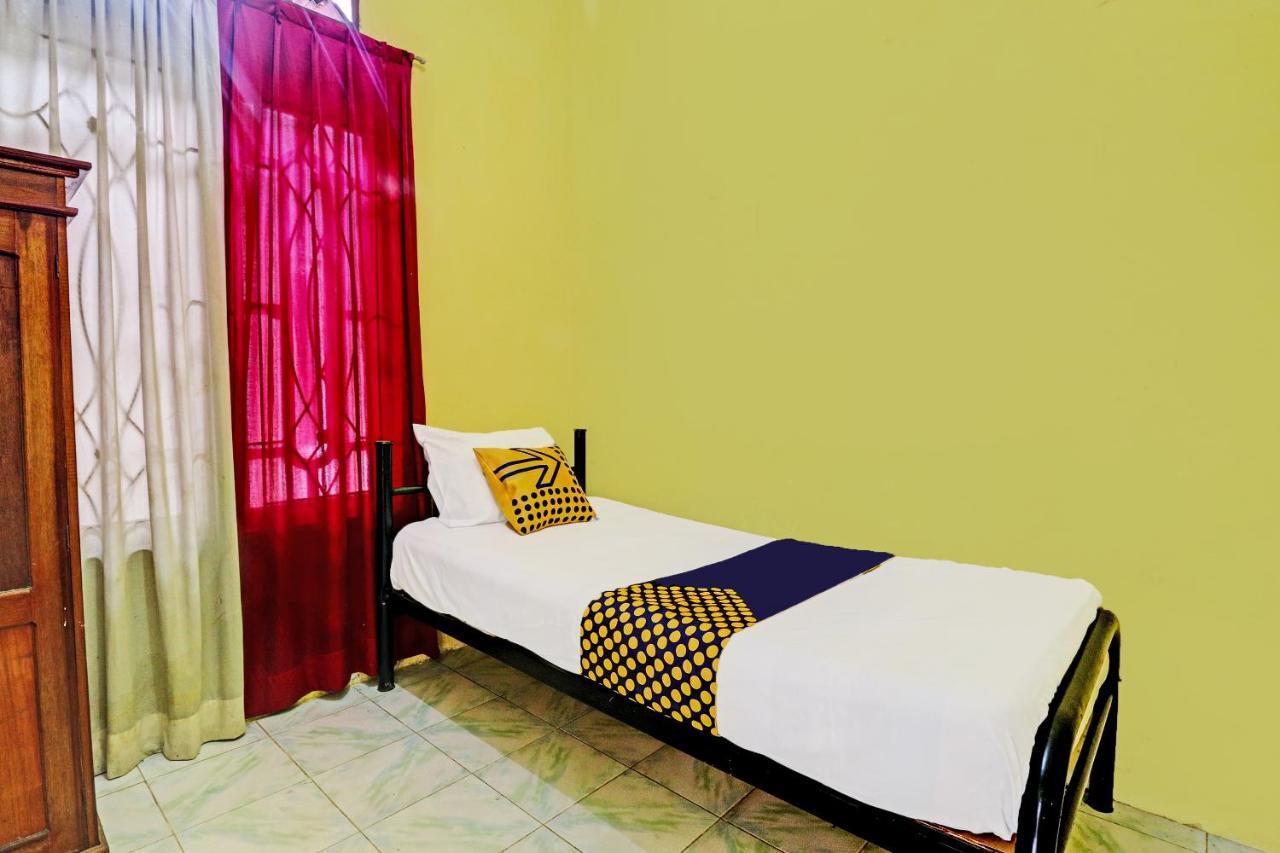 Oyo 92056 Asri Kost Syariah Hotel Джамби Екстериор снимка